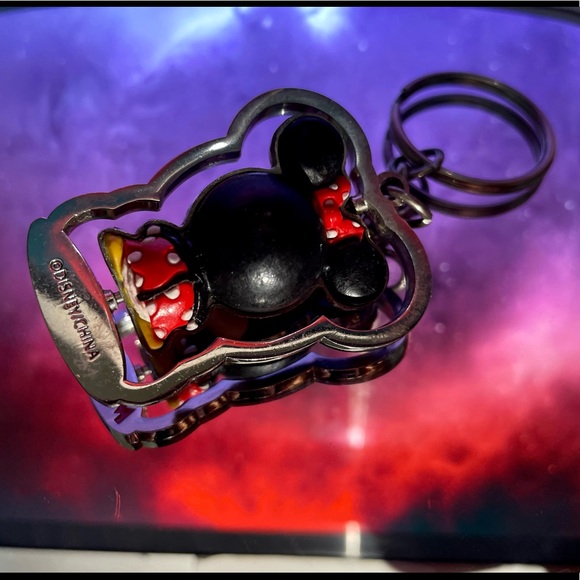 Disneyland Mini Mouse key chain - Picture 3 of 4